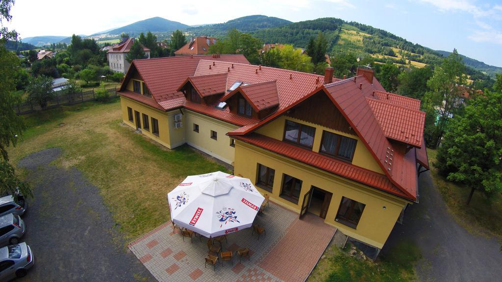Pensjonat Lew Jaskiniowy Stronie Śląskie Exterior foto